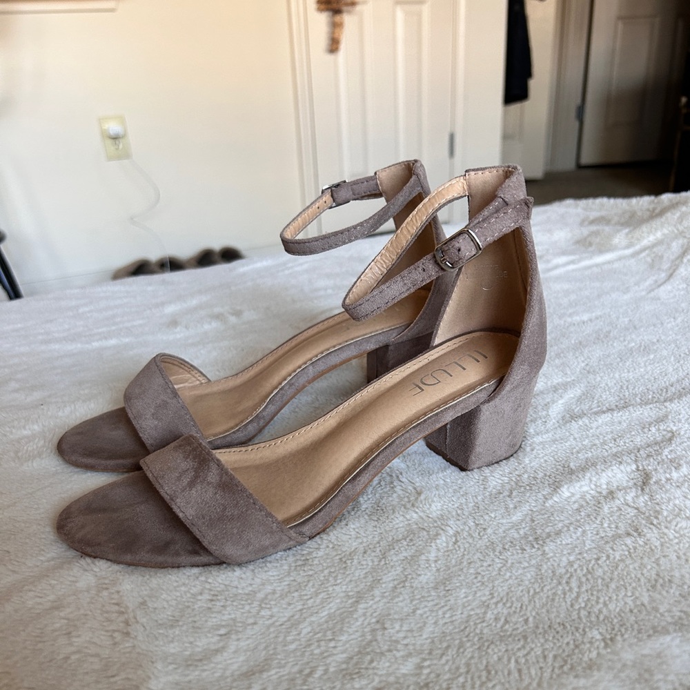 Nude heels size 8